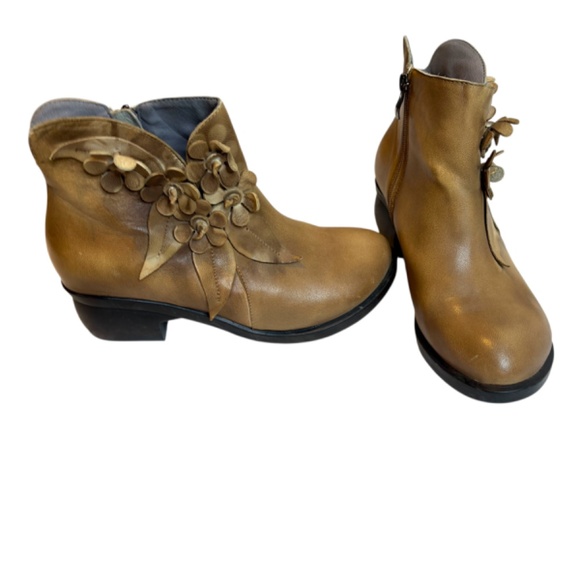 Socofy Handmade Leather Booties - Picture 2 of 11